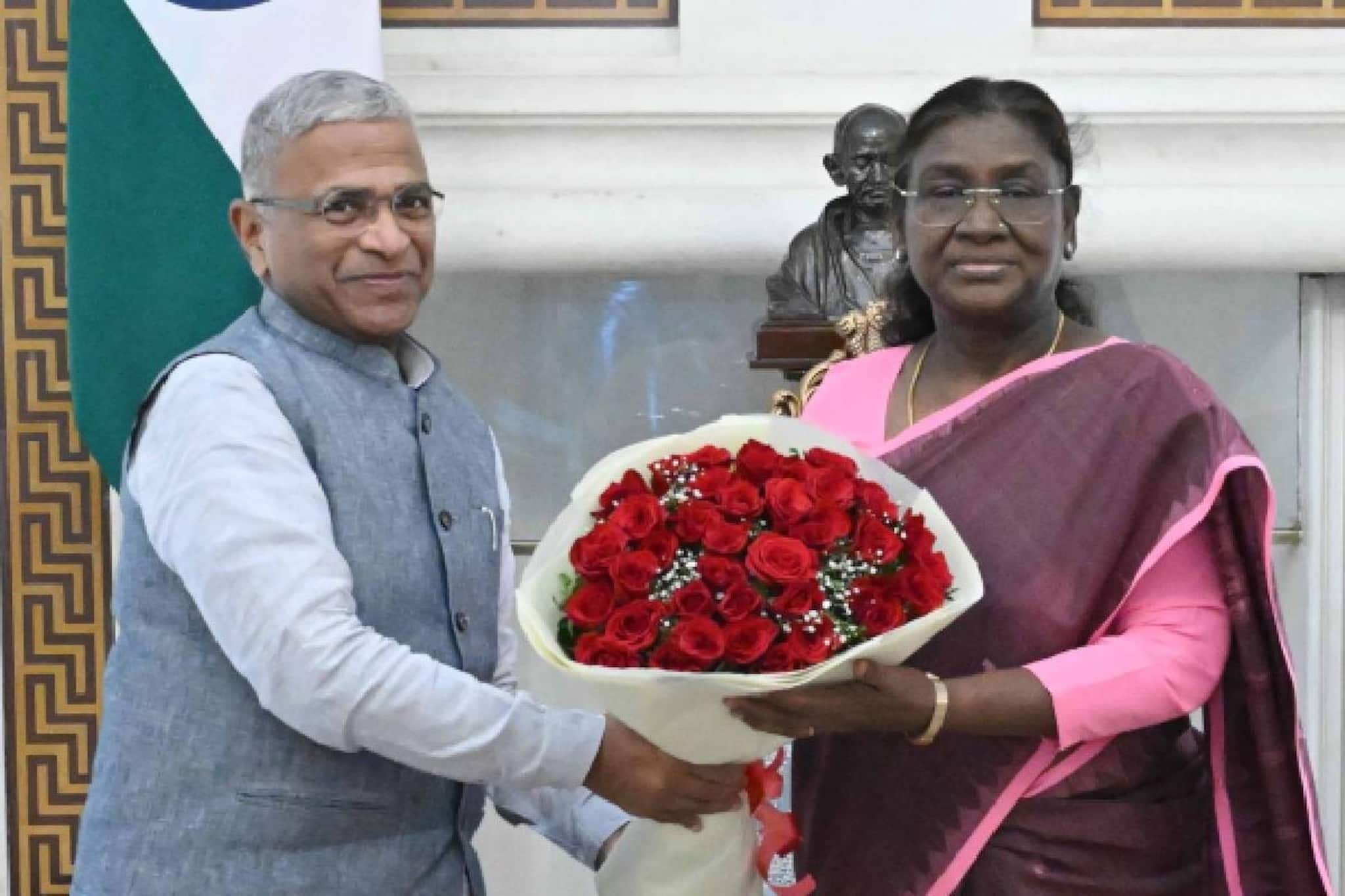 ജഗ്ദീപ് ധൻഖറിന്റെ രാജിക്ക് പിന്നാലെ രാജ്യസഭാ ഡെപ്യൂട്ടി ചെയർമാൻ ഹരിവൻഷ് രാഷ്ട്രപതിയെ സന്ദർശിച്ചു