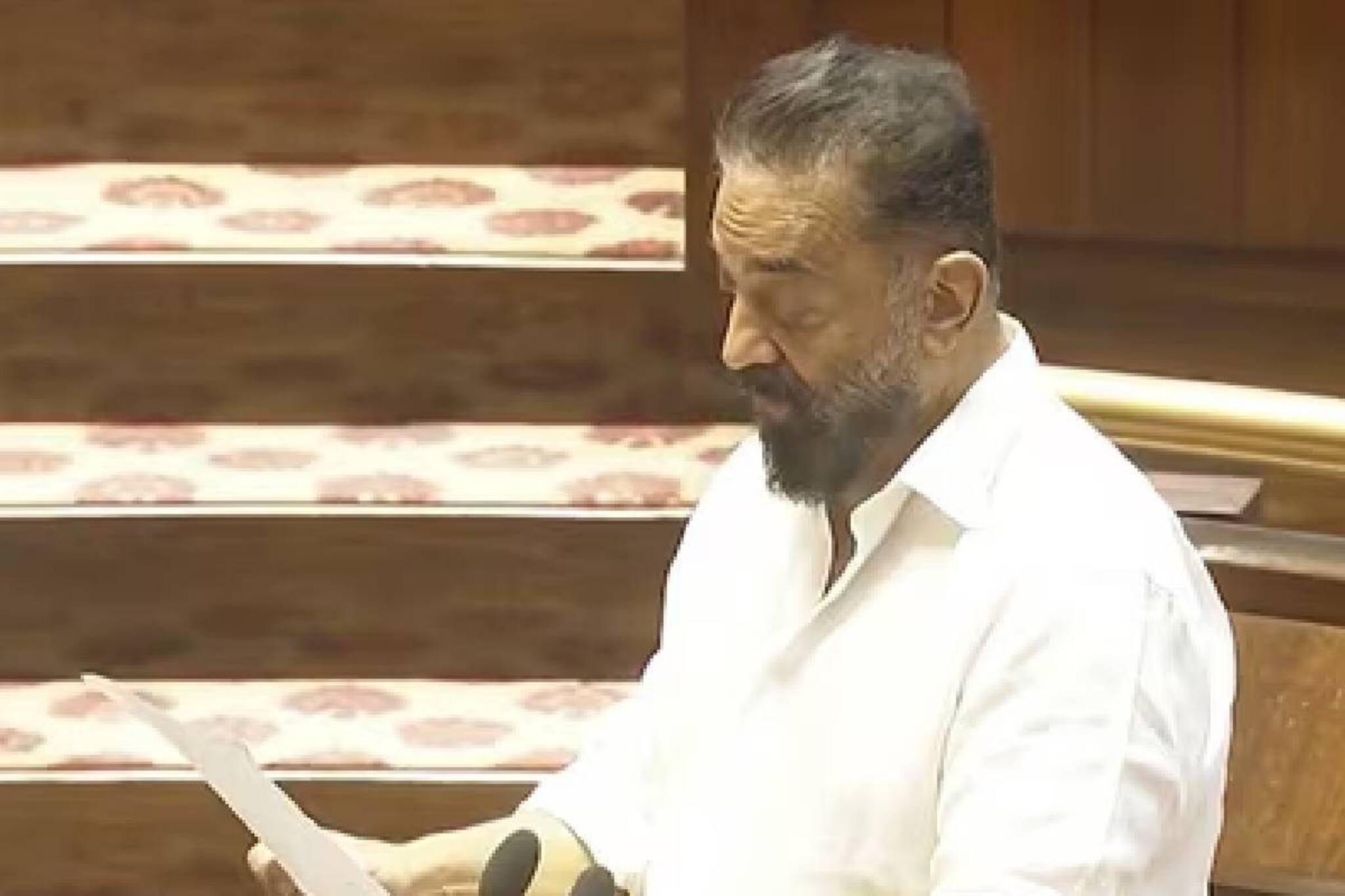 പാർലമെന്റിൽ തുടക്കം കുറിച്ച് കമൽ ഹാസൻ; രാജ്യസഭാ എം.പിയായി സത്യപ്രതിജ്ഞ ചെയ്‌തു