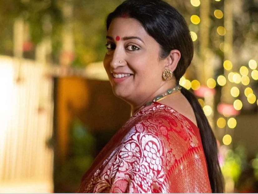 Smriti Irani, Former minister Smriti Irani , Smriti Irani returns to acting ,Smriti Irani in serial,Smriti Irani latest ,Smriti Irani viral, Smriti Irani buzz, Smriti Irani photos ,Smriti Irani serial name,Smriti Irani BJP,  Kyunki Saas Bhi Kabhi Bahu Thi, Smriti Irani, Smriti Irani Tulsi Virani first look, Mihir Virani, Kyunki Saas Bhi Kabhi Bahu Thi reboot smriti irani first look, Smriti Irani returns to television,Smriti Irani returns to television after 15 years,സ്മൃതി ഇറാനി,മുൻ മുന്‍കേന്ദ്രമന്ത്രി സ്മൃതി ഇറാനി, മിനിസ്ക്രീനിലേക്ക് മടങ്ങിയെത്തി സ്മൃതി ഇറാനി,15 വർഷത്തിന് ശേഷം,ഫസ്റ്റ് ലുക്ക് പുറത്ത്,ക്യുങ്കി സാസ് ഭി കഭി ബഹു ഥി, സ്മൃതി ഇറാനി വൈറൽ , സ്മൃതി ഇറാനി ഫോട്ടോസ് ,സ്മൃതി ഇറാനി സീരിയൽ ,സ്മൃതി ഇറാനി ലേറ്റസ്റ്റ് ,സ്മൃതി ഇറാനി ബിജെപി 