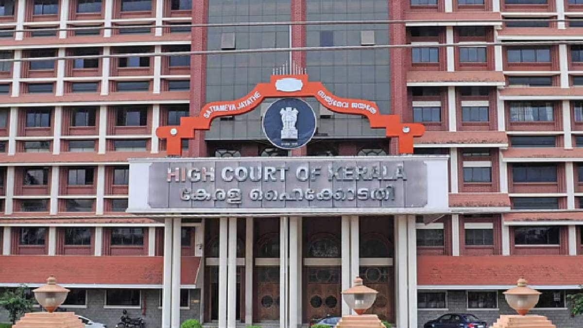 ' പ്രസവാവധി സ്ത്രീയുടെ മൗലികാവകാശം, മറ്റ് അവധികളുമായി കൂട്ടിയിണക്കരുത്'; ഹൈക്കോടതി|Maternity Leave is a Fundamental Right HC Orders Medical Board to Reinstate Trainee Doctor’s Term | കേരള വാർത്ത - News18 Malayalam