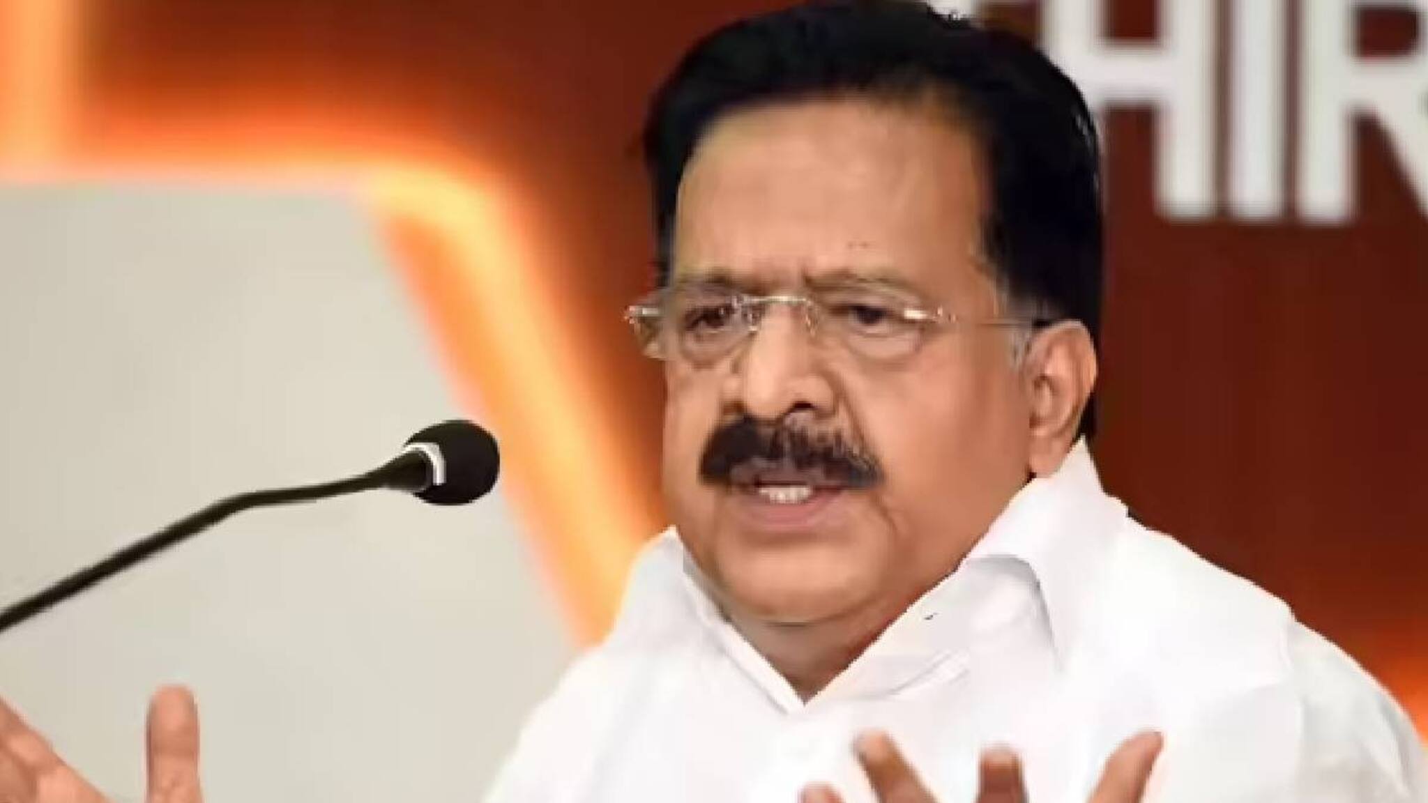 'വെറും PR ക്യാമ്പയിൻ'; സംസ്ഥാന സർക്കാരിന്റെ സെമിനാറിൽ‌ പങ്കെടുക്കരുതെന്ന് അമർത്യാ സെന്നിനോടും റോമിലാ ഥാപ്പറിനോടും ചെന്നിത്തല