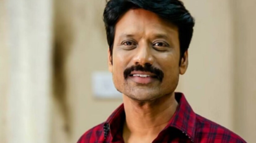  സിനിമയിലെ നായകനാകണമെന്ന ആ​ഗ്രഹവുമായെത്തി സംവിധായകനായും പിന്നീട് തമിഴ് സിനിമയിലെ ഏറ്റവും മികച്ച വില്ലൻ വേഷവും സ്വന്തമാക്കിയ നടനാണ് എസ് ജെ സൂര്യ. തമിഴിൽ മാത്രമല്ല, തെന്നിന്ത്യൻ‌ സിനിമയിലും നിരവധി ആരാധകരുള്ള എസ്.ജെ സൂര്യയുടെ യഥാർത്ഥ പേര് സെൽവരാജ് ജെസ്റ്റിൻ പാണ്ഡ്യൻ എന്നാണ്.