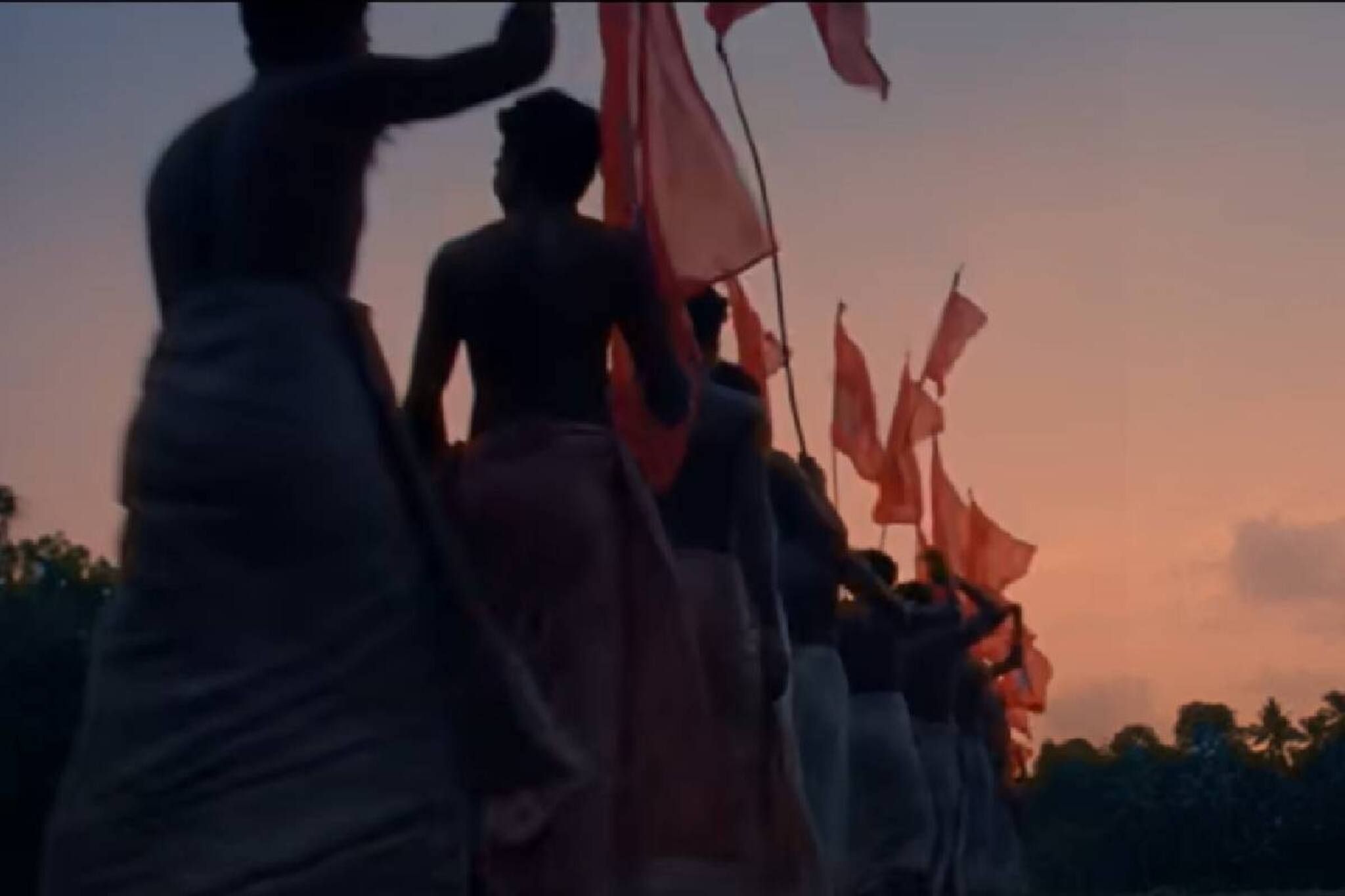 കമ്മ്യൂണിസ്റ്റ് പ്രസ്ഥാനത്തിൻ്റെ കഥ പറയുന്ന 'വീരവണക്കം' സിനിമയിലെ ഗാനം വി.എസ്സിനു സമർപ്പിച്ച്‌ പ്രകാശനം ചെയ്തു