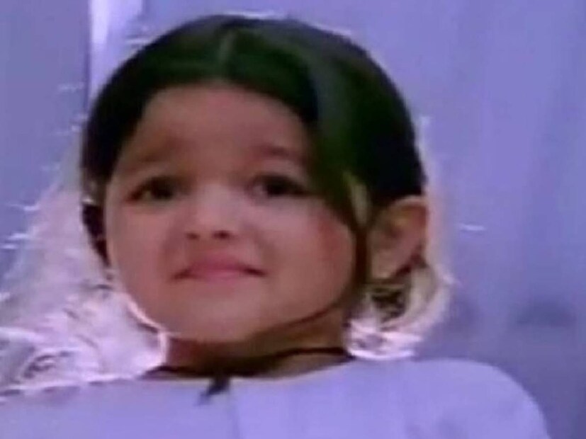 തന്റെ പിതാവ് മഹേഷ് ഭട്ട് നിർമാതാവായ സിനിമയിൽ ആദ്യമായി അഭിനയിക്കുമ്പോൾ ആലിയ ഭട്ട് (Alia Bhatt) നായികയായിരുന്നില്ല. ആ സിനിമയിൽ പ്രധാനവേഷങ്ങൾ കൈകാര്യം ചെയ്തത് അക്ഷയ് കുമാർ, പ്രീതി സിന്റ എന്നിവരായിരുന്നു. ആലിയ അന്നൊരു ചെറിയ കുട്ടി മാത്രമായിരുന്നു. പ്രീതി സിന്റയുടെ കുട്ടിക്കാലം അഭിനയിക്കാനാണ് ആലിയ ഭട്ട് ഈ സിനിമയുടെ ഭാഗമായത്. കുഞ്ഞുനാളിൽ ഭക്ഷണത്തോട് ഏറെ പ്രിയമുള്ള ആലിയ, ഇന്ന് കാണുന്നതുപോലെയായിരുന്നില്ല. ചബ്ബി ലുക്കിലാണ് ആലിയ ഭട്ടിനെ കുട്ടിക്കാലത്ത് കാണാൻ കഴിഞ്ഞിരുന്നത് (തുടർന്ന് വായിക്കുക)