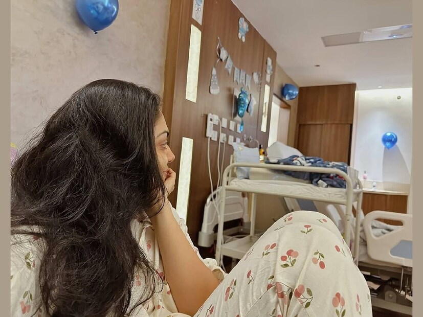ഓസി എന്ന് തീർത്തും വിചിത്രമായ ഓമനപ്പേരാണ് കൃഷ്ണകുമാറും സിന്ധുവും രണ്ടാമത്തെ മകൾക്ക് നൽകിയത്. ഇതിന്റെ അർഥം എന്തെന്നും മറ്റും പലരും ചോദിചിച്ചിട്ടുണ്ട്. മുൻ മുഖ്യമന്ത്രി ഉമ്മൻ ചാണ്ടിയുടെ ചുരുക്കപ്പേരും ഓസി എന്നാണ് എന്നത് മറ്റൊരു സാദൃശ്യം. ദിയ കൃഷ്ണ സ്വന്തമായി ഒരു ബിസിനസ് ആരംഭിച്ചപ്പോഴും സ്ഥാപനത്തിന് 'ഒ ബൈ ഓസി' എന്ന് പേരും നൽകി. ഈ സ്ഥാപനത്തിൽ തൊഴിലെടുത്തിരുന്ന ജീവനക്കാർ അടുത്തിടെ നടത്തിയ ലക്ഷങ്ങളുടെ തിരിമറിയും കേസും മറ്റു വിഷയങ്ങളും സജീവചർച്ചയായിരുന്നു 