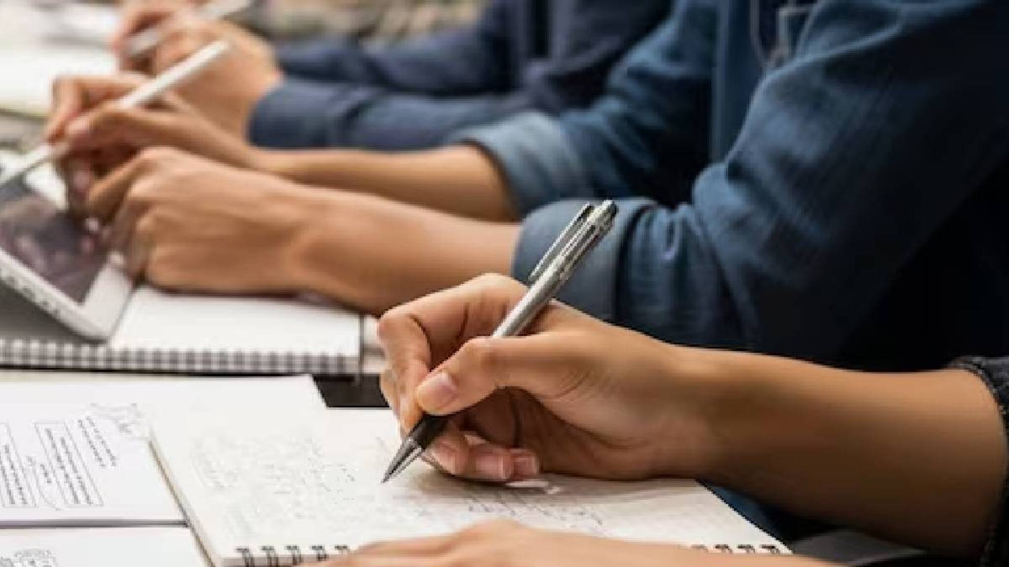 ശ്വാസമെടുക്കാതെ പഠിക്കാമോ? ഡല്‍ഹി കോളേജില്‍ കിട്ടിയിട്ടും പോകേണ്ടെന്ന് മാതാപിതാക്കള്‍: വിദ്യാര്‍ത്ഥിയുടെ വൈറൽ കുറിപ്പ്