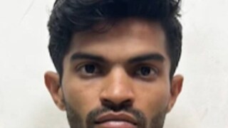 ഇന്‍ഫോസിസില്‍ സീനിയര്‍ അസോസിയേറ്റാണ് ഇയാൾ