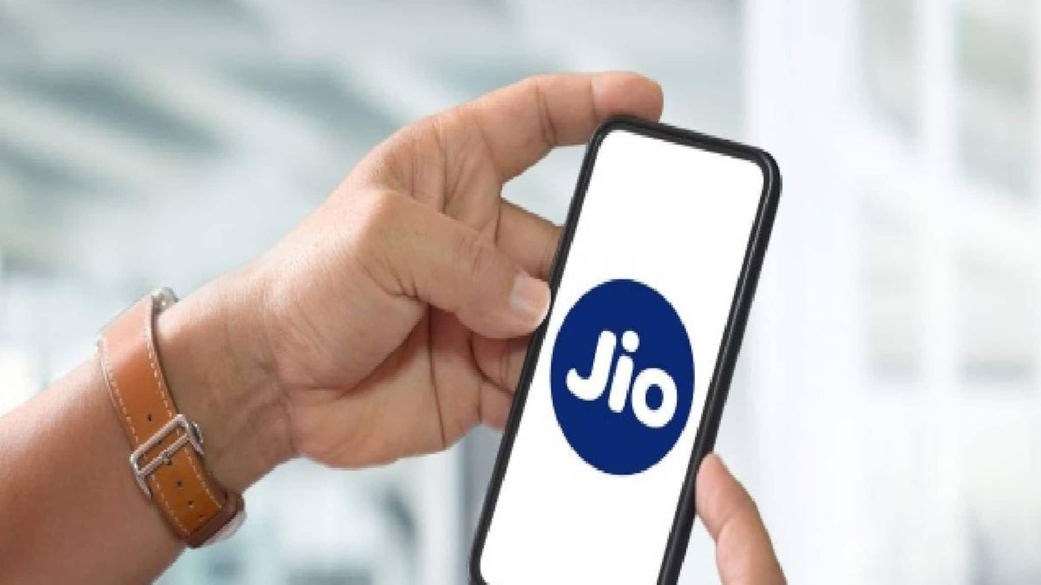 JIO| എഐ വിപ്ലവത്തിനായി കൈകോര്ത്ത് റിലയന്സും ഗൂഗിളും; ഉപയോക്താക്കള്ക്ക് 35,100 രൂപയുടെ സൗജന്യ ഗൂഗിൾ പ്രോ സേവനങ്ങള് JIO| എഐ വിപ്ലവത്തിനായി കൈകോര്ത്ത് റിലയന്സും ഗൂഗിളും; ഉപയോക്താക്കള്ക്ക് 35,100 രൂപയുടെ സൗജന്യ ഗൂഗിൾ പ്രോ സേവനങ്ങള്