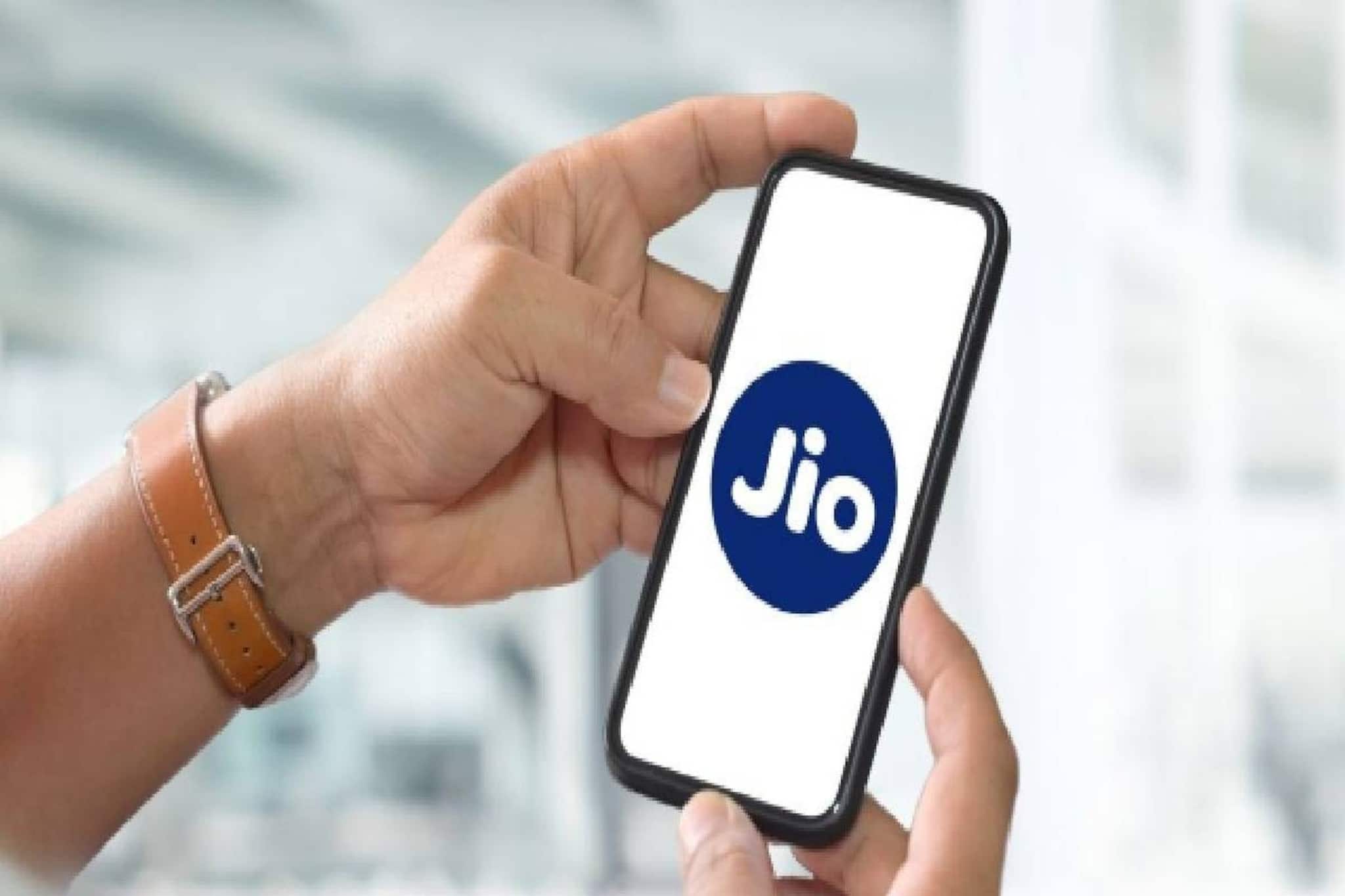 JIO| എഐ വിപ്ലവത്തിനായി കൈകോര്ത്ത് റിലയന്സും ഗൂഗിളും; ഉപയോക്താക്കള്ക്ക് 35,100 രൂപയുടെ സൗജന്യ ഗൂഗിൾ പ്രോ സേവനങ്ങള് JIO| എഐ വിപ്ലവത്തിനായി കൈകോര്ത്ത് റിലയന്സും ഗൂഗിളും; ഉപയോക്താക്കള്ക്ക് 35,100 രൂപയുടെ സൗജന്യ ഗൂഗിൾ പ്രോ സേവനങ്ങള്