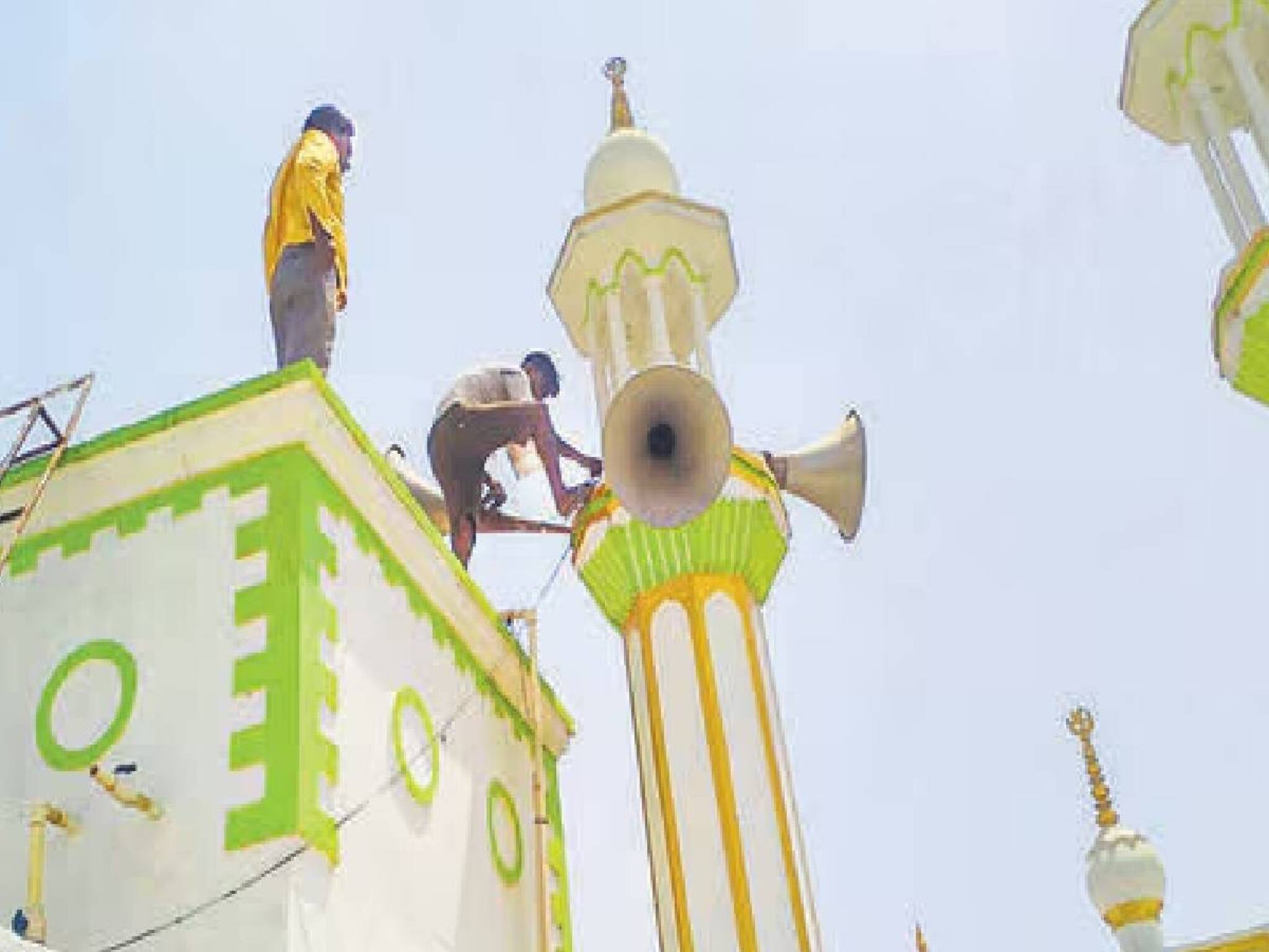 മുംബൈയിലെ ആരാധനാലയങ്ങളിലെ ലൗഡ്‌സ്പീക്കറുകള്‍ നീക്കം ചെയ്തു; ബാങ്ക് വിളിക്ക് നൂതന മാര്‍ഗവുമായി മോസ്‌കുകൾ