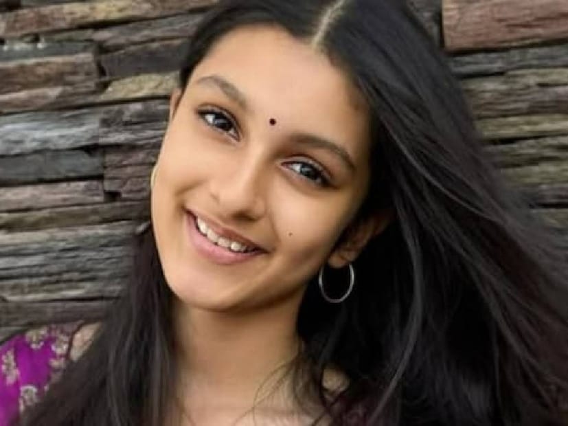 ഒരു കുട്ടിയെ സംബന്ധിച്ച് പന്ത്രണ്ടാം വയസിൽ ഒരു ജോലി എന്നത് തന്നെ എടുത്താൽ പൊങ്ങാത്ത ഒരു സ്വപ്നമാകും. ആ ജോലിക്ക് ആദ്യ ശമ്പളമായി ഒരു കോടി രൂപ കിട്ടുന്ന കാര്യം ഒന്നാലോചിച്ചു നോക്കിയാലോ? അത്രയും വലിയൊരു നേട്ടം കയ്യെത്തിപ്പിടിച്ച ഒരു താരപുത്രിയുണ്ടിവിടെ. ആ പ്രായത്തിൽ ഇത്രയും പണം കയ്യിൽ കിട്ടിയാൽ, ഇഷ്‌ടമുള്ളതു പലതും വാങ്ങാം എന്നിരിക്കേ, ഈ പെൺകൊടി ആ പണം മുഴുവനും ചാരിറ്റി പ്രവർത്തനങ്ങൾക്കായി സംഭാവന നൽകുകയായിരുന്നു. സിതാര ഗട്ടമാനേനി (Sitara Ghattamaneni) എന്ന് പറഞ്ഞാൽ മലയാളികൾ അറിയില്ല എങ്കിലും, മമ്മൂട്ടിയുടെ നായികയുടെ മകൾ എന്ന് പറഞ്ഞാൽ, ആ നടി ആരെന്നാകും നിങ്ങളുടെ അടുത്ത ചോദ്യം. ആകെ ഒരേയൊരു മലയാള ചിത്രത്തിലേ ഈ താരം അഭിനയിച്ചിട്ടുള്ളൂ