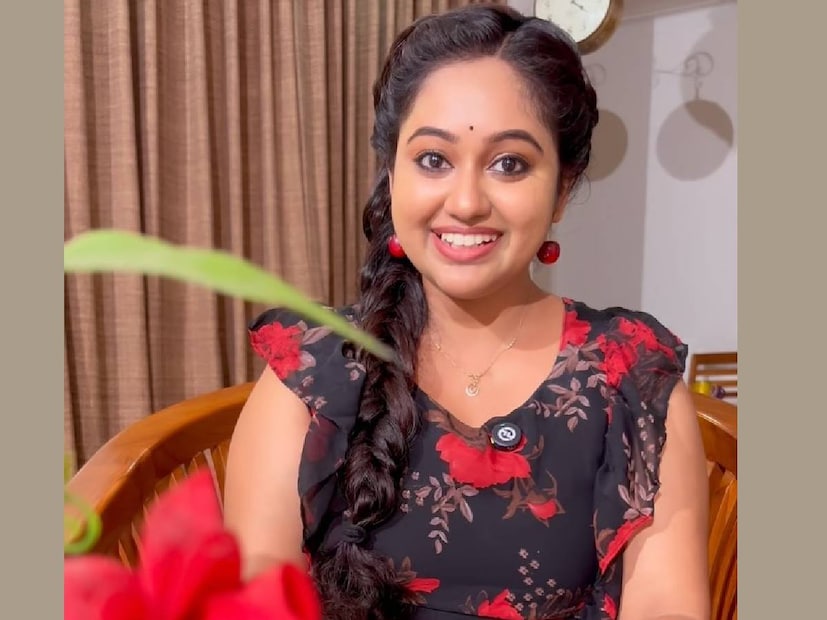 താൻ സ്വയം നൽകിയ പേരാണ് മേഘ്ന വിൻസെന്റ് എന്ന് താരം. സ്‌കൂളിൽ നടിക്ക് മറ്റൊരു പേരുണ്ടായിരുന്നു. സീരിയൽ ലോകത്തു സജീവമായിരുന്നെങ്കിലും, മേഘ്ന വിൻസെന്റ് ഇതിനിടെ ചില സിനിമകളിലും വേഷമിട്ടു. ആകെ അഞ്ചു സിനിമകളിലാണ് മേഘ്ന വിൻസെന്റ് അഭിനയിച്ചത്. 2002ലെ കൃഷ്ണപക്ഷ കിളികൾ എന്ന ചിത്രത്തോടെയാണ് തുടക്കം. അഭിനയിച്ച സിനിമകളുടെ കൂട്ടത്തിൽ ഒരു ഷോർട്ട് ഫിലിമുമുണ്ട്. ഇതിനു പുറമേ, പ്രമുഖ ചാനലുകളിൽ സംപ്രേക്ഷണം ചെയ്തു വന്നിട്ടുള്ള റിയാലിറ്റി ഷോകളിൽ അതിഥിയായും മത്സരാർഥിയായും മേഘ്ന വിൻസെന്റ് പങ്കെടുത്തിട്ടുണ്ട്