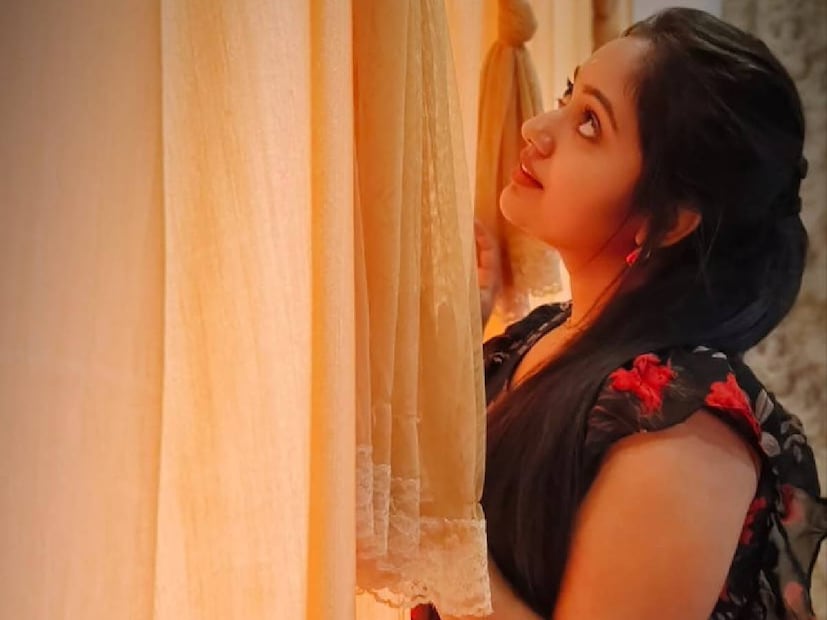ഒരിക്കൽ അരുവിക്കര തെരഞ്ഞെടുപ്പിനിടെ നടത്തിയ പ്രചാരണത്തിന്റെ പേരിൽ പലരെയും ചിരിപ്പിച്ച ആൾ കൂടിയാണ് മേഘ്ന വിൻസെന്റ്. അന്ന് 'ചന്ദനമഴ' എന്ന പരമ്പരയിലെ പഞ്ചപാവമായ മരുമകളുടെ വേഷമായിരുന്നു മേഘ്‌നാ വിൻസെന്റിന്‌. അമൃത അർജുൻ ദേശായി എന്ന കലാകാരിയുടെ റോൾ ചെയ്തത് മേഘ്നയായിരുന്നു. കുടുംബപ്രേക്ഷകരുടെ ഇഷ്‌ടതാരമായി മാറാൻ മേഘ്ന വിൻസെന്റിന്‌ ഈ ഒരു വേഷം ധാരാളമായിരുന്നു. അതിനു ശേഷം ഒരിടവേള കഴിഞ്ഞ് മേഘ്ന വീണ്ടും സീരിയൽ ലോകത്തേക്ക് മടങ്ങിയിരുന്നു. ഈ സമയത്താണ് മേഘ്ന വിൻസെന്റ് ഒരഭിമുഖത്തിൽ അവരുടെ പേരിന്റെ വിശേഷങ്ങൾ പങ്കിട്ടത് (തുടർന്ന് വായിക്കുക)