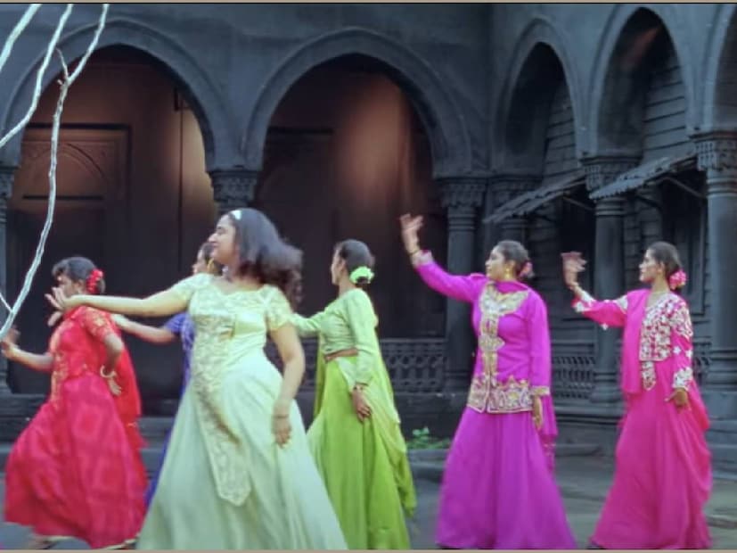 'ഈറമാന റോജാവേ' എന്ന തമിഴ് സിനിമയിലൂടെ ചലച്ചിത്ര മേഖലയിൽ ശ്രദ്ധ നേടിയ മഹാലക്ഷ്മി ശ്രീനിവാസനെ അറിയുമോ എന്ന് ചോദിച്ചാൽ, അവരുടെ സിനിമകൾ നൂറുവട്ടം കണ്ട മലയാളികൾ പോലും 'അതാരാണ്' എന്ന ചോദ്യം എടുത്തിടും, തീർച്ച. തഞ്ചാവൂരിലെ തനി തമിഴ് കുടുംബത്തിൽ പിറന്ന ആ പെൺകൊടി, ഗ്ലാമറസ് വേഷങ്ങൾ ഉൾപ്പെടെ കൈകാര്യം ചെയ്തു. രണ്ടായിരങ്ങൾ തുടങ്ങും മുൻപ് വരെ മലയാളത്തിലും അവർ തിളങ്ങി. വിവാഹത്തോടെ സിനിമ വിട്ടെങ്കിലും, ആ ഇടവേള മതിയാക്കി, വളരെ വേഗം അവർ സിനിമയിലേക്ക് തിരിച്ചു വന്നു. എന്നാൽ, അതിനേക്കാൾ വലിയ ഇടവേള ഉണ്ടായത് ആ രണ്ടാം വരവിനു ശേഷമായിരുന്നു. ആരെപ്പറ്റിയാണ് ഈ പറയുന്നത് എന്നായിരിക്കും