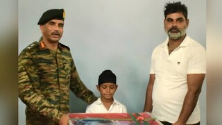 ശ്രാവണെ ഇന്ത്യൻ സൈന്യം ആദരിക്കുന്നു (Photo: X/ All India Radio News) ശ്രാവണെ ഇന്ത്യൻ സൈന്യം ആദരിക്കുന്നു (Photo: X/ All India Radio News)