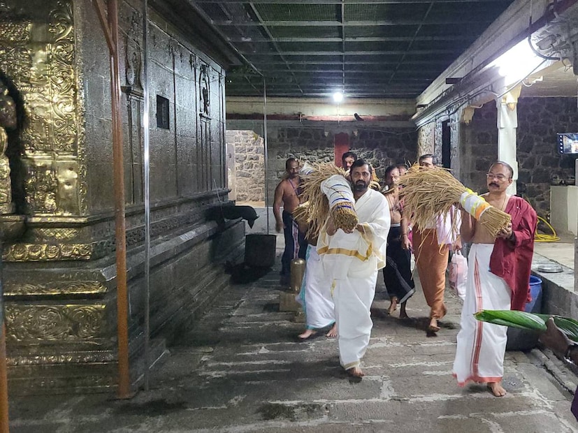  നിറപുത്തരി പൂജകള്&#x200d;ക്കായി ശബരിമല നട ഇന്ന് തുറക്കും. വൈകിട്ട് അഞ്ചിന് തന്ത്രി കണ്ഠരര് രാജീവരുടെ സാന്നിധ്യത്തില്&#x200d; മേല്&#x200d;ശാന്തി അരുണ്&#x200d;കുമാര്&#x200d; നമ്പൂതിരി നടതുറന്ന് ദീപം തെളിയിക്കും.