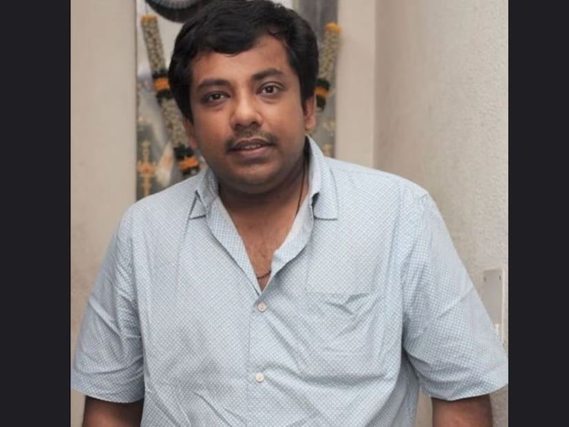  പിന്നാലെ സ്വയം സിനിമാ നിർമ്മാണവും ആരംഭിച്ചു. ചില സിനിമകൾ പരാജയപ്പെട്ടു. ഇതോടെ അവരുടെ സ്വത്തുക്കൾ വിൽക്കാൻ തുടങ്ങി. അതിനിടെ മദംപട്ടി ശിവകുമാറും തന്റെ ഏക മകൻ സത്യനെയും സിനിമാ മേഖലയിലെത്തിക്കാനായി ശ്രമിച്ചു. അതിനായി അദ്ദേഹത്തിന്റെ നിർമ്മാണത്തിൽ ഇളയവൻ എന്ന ചിത്രം നിർമ്മിച്ചു. ഈ ചിത്രവും പ്രതീക്ഷിച്ച വിജയം നേടിയില്ല. അപ്രതീക്ഷിത പരാജയങ്ങൾ കാരണം നഷ്ടം നേരിട്ട മദംപട്ടി കുടുംബം അവരുടെ സ്വത്തുക്കൾ ഓരോന്നായി വിറ്റു.