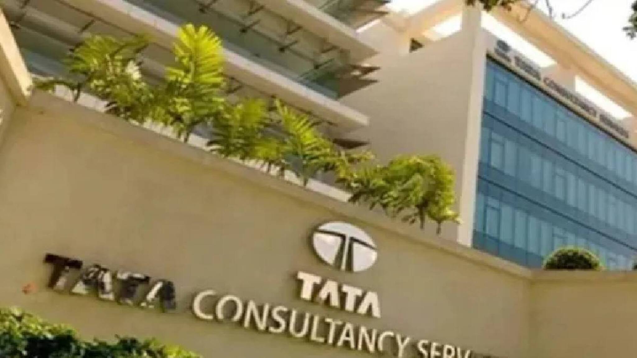 ജീവനക്കാരുടെ എണ്ണം രണ്ട് ശതമാനം കുറയ്ക്കാന്‍ ടിസിഎസ്; 12,000 പേര്‍ക്ക് ജോലി നഷ്ടമാകും