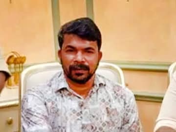 മുസ്തഫ പാമ്പൊടൻ