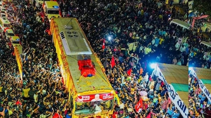 വിഎസ് വിലാപയാത്ര വിഎസ് വിലാപയാത്ര