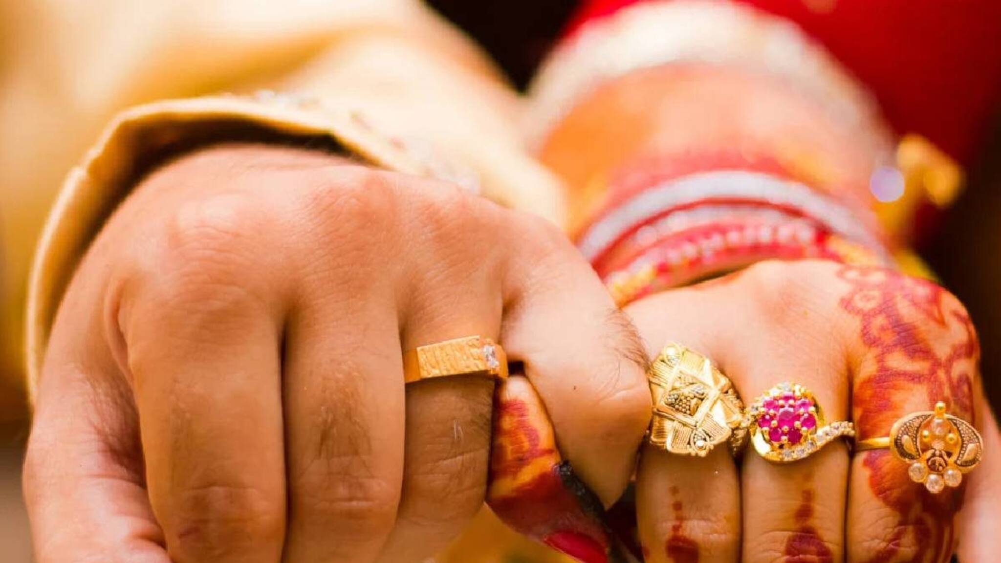 വരനെ മുലയൂട്ടുന്നത് മുതല്‍ സഹോദരങ്ങള്‍ ഒരേ വധുവിനെ വിവാഹം കഴിക്കുന്നത് വരെ;  വിചിത്രമായ വിവാഹാചാരങ്ങൾ