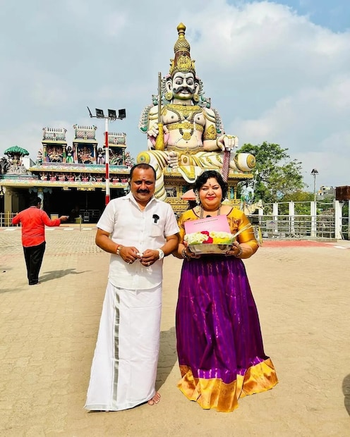 കേവലം ആറു മാസം മാത്രം പ്രായമുള്ളപ്പോഴാണ് ആരതി തമിഴ് സിനിമയിൽ വരുന്നത്. 'വണ്ണ കനവുകൾ' ആയിരുന്നു ആദ്യ ചിത്രം. സിനിമയിൽ ഹാസ്യം കൈകാര്യം ചെയ്യുന്ന കഴിവിന്, തമിഴ്നാട് സർക്കാരിന്റെ കലൈമാമണി പുരസ്കാരം ആരതിയെ തേടിയെത്തി. പേരിന്റെ രണ്ടാം ഭാഗത്ത് കാണുന്ന ഗണേഷ്‌കർ ആണ് ആരതിയുടെ ഭർത്താവ്. 2009 ഒക്ടോബർ മാസത്തിൽ ഗുരുവായൂർ അമ്പലത്തിൽ വച്ചായിരുന്നു അവരുടെ വിവാഹം. 'മാനാടാ മയിലാടാ' എന്ന റിയാലിറ്റി ഷോയിൽ ഒന്നിച്ചെത്തിയവരാണ് ആരതിയും ഗണേഷ്‌കറും. 2017ൽ കമൽ ഹാസൻ അവതരിപ്പിച്ച റിയാലിറ്റി ഷോ ബിഗ് ബോസിൽ ആരതി ഒരു മത്സരാർത്ഥിയായിരുന്നു. എവിക്ഷൻ നടന്നുവെങ്കിലും, അവർ അതിഥി മത്സരാർത്ഥിയായി തിരികെയെത്തി