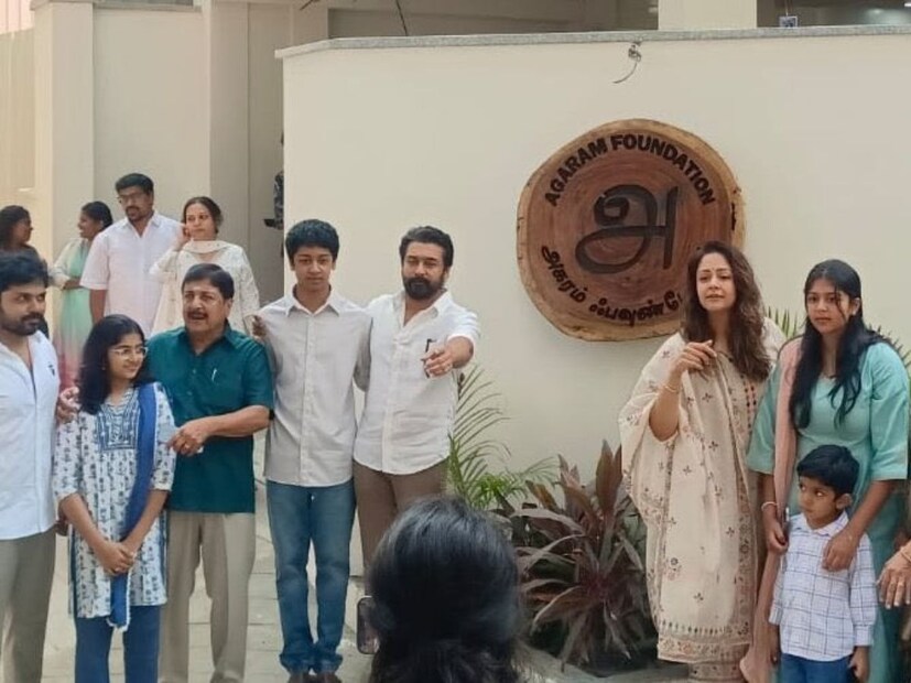 സമൂഹത്തിൽ മികച്ച നിലയിൽ സ്വാധീനം സൃഷ്‌ടിച്ച സംഘടനയാണ് അഗാരം ഫൌണ്ടേഷൻ. ഇവിടെ നിന്നും പഠന സഹായം ലഭിച്ചിരുന്ന കുട്ടികൾ പലരും, പിൽക്കാലത്ത് തങ്ങൾക്ക് ലഭിച്ചതിലുമേറെ തുക തിരിച്ചു സംഭാവന നൽകാനും വേണ്ടി വളർന്നു എന്ന് സൂര്യ പറയുകയുണ്ടായി. തന്റെ സഹോദരങ്ങൾ ഇവിടെ ഉണ്ടായിരുന്നതിൽ സന്തോഷവും സൂര്യ പങ്കിടാൻ മറന്നില്ല. 'സ്നേഹവും വിദ്യാഭ്യാസവും പങ്കിടുമ്പോൾ, ഒരിക്കലും ഉറവവറ്റുന്നില്ല' സൂര്യ പറഞ്ഞു. ചോദിക്കാതെ തന്നെ ഇവിടേയ്ക്ക് സംഭാവന നൽകുന്ന വ്യക്തികളെയും സൂര്യ ഓർത്തു (തുടർന്ന് വായിക്കുക)