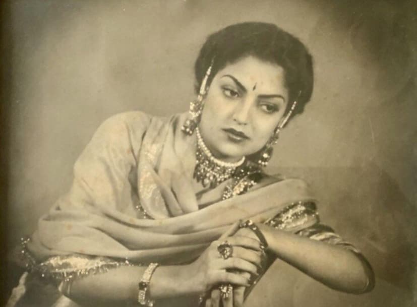 Zubeida Begum, actress Zubeida Begum, actress Zubeida Begum life story, Zubeida Begum photos, Zubeida Begum cinema, Zubeida Begum first marriage ,Zubeida Begum son, Zubeida Begum life movie, Zubeida Begum who abandoned husband and child, Zubeida Begum converted to hindu, died in a plane crash at 26, Indian actress plane crash,  Bollywood actress tragedy, Jodhpur Maharaja love story, Zubeida Begum accident, Maharaja hanwant singh, Zubeida Begum plane crash, സുബൈദ ബീഗം, നടി സുബൈദ ബീഗം, സുബൈദ ബീഗം ജീവിതകഥ , സുബൈദ ബീഗം സിനിമകൾ , സുബൈദ ബീഗം ജീവിതം , സുബൈദ ബീഗം ആദ്യവിവാഹം , സുബൈദ ബീഗം പ്രണയം , സുബൈദ ബീഗം രണ്ടാം വിവാഹം , സുബൈദ ബീഗം ഭർത്താക്കന്മർ , സുബൈദ ബീഗം ഫോട്ടോസ് , സുബൈദ ബീഗം വൈറൽ , പ്രണയത്തിനായി, ഭർത്താവിനെയും കുഞ്ഞിനെയും ഉപേക്ഷിച്ച് ,മതം മാറിയ നടി, 26-ാം വയസ്സിൽ,വിമാനാപകടത്തിൽ മരിച്ച പ്രമുഖ താരം,ഖാലിദ് മുഹമ്മദ്,മഹാരാജ ഹൻവന്ത് സിങ് ,