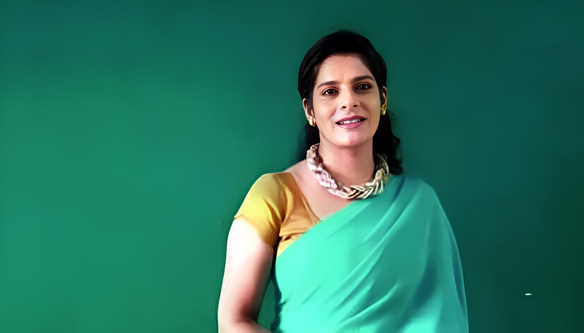  നടൻ അലങ്കാർ ശ്രീവാസ്തവയുടെ ഭാര്യയായിരുന്നു നൂപുർ അലങ്കാർ. 2002ൽ ഇവർ വിവാഹിതയായി. ഇരുവരും പരസ്പരം പിന്തുണ നൽകിയിരുന്ന ദമ്പതികളാണ്. എന്നാൽ, പതിയെ അവരുടെ ജീവിതം ഇരുവഴി പിരിഞ്ഞു. നൂപുർ ആധ്യാത്മിക ജീവിതത്തിലേക്ക് തിരിഞ്ഞു. 2022ൽ സന്യാസത്തിലേക്ക് മാറുന്നു എന്ന് നൂപുർ പ്രഖ്യാപിക്കുന്നതിനു രണ്ടര വർഷം മുൻപ് അവർ പിരിഞ്ഞു താമസം ആരംഭിച്ചു. ഈ തീരുമാനത്തിന് ഭർത്താവിന്റെ പിന്തുണയുണ്ടായിരുന്നു എന്ന് നൂപുർ. ഇവർക്ക് മക്കളില്ല. വ്യക്തിപരമോ, വിവാഹജീവിതത്തിലെ പ്രശ്നങ്ങളോ കാരണം സന്യാസം സ്വീകരിച്ചതല്ല എന്ന് നൂപുർ വ്യക്തമാക്കിയിരുന്നു (തുടർന്ന് വായിക്കുക)