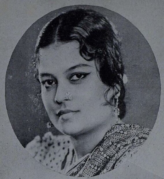 Actress, Actresses Life, Cinema, Tamil Cinema, 7 heroines in one family, Actress Jyothilaxmi, t.R.Rajakumari, TR Rajakumari, Tamil cinema family, TR Rajakumari family , actress TR Rajakumari, TR Rajakumari daughters, TR Rajakumari husband , TR Rajakumari movies, 7 നായികമാർ,ഒരു സംവിധായകൻ,ഒരു ക്യാമറാമാൻ, 80-കളിൽ ഇന്ത്യൻ സിനിമ ,അടക്കി ഭരിച്ച താര കുടുംബം,റ്റി.ആർ. രാജകുമാരി, റ്റി.ആർ. രാജകുമാരി കുടുംബം , റ്റി.ആർ. രാജകുമാരി മക്കൾ ,റ്റി.ആർ. രാജകുമാരി ഫോട്ടോസ് ,റ്റി.ആർ. രാജകുമാരി സിനിമ ,ദമയന്തി, ധനലക്ഷ്മി