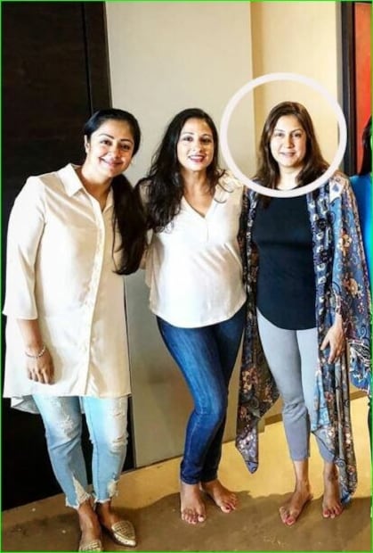  ജ്യോതികയോട് സാമ്യമുള്ള റോഷിനിയുടെ ഫോട്ടോകൾ ആരാധകർ ഇപ്പോൾ സോഷ്യൽ മീഡിയയിൽ പങ്കുവയ്ക്കുന്നുണ്ട്. നിലവിൽ നഗ്മയും റോഷിനിയും അഭിനയത്തിൽ നിന്ന് വിട്ടുനിൽക്കുകയാണ്. ജ്യോതിക മാത്രമാണ് ഇപ്പോഴും സനിമയിൽ സജീവ സാന്നിധ്യം.