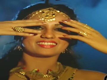 സിനിമയിൽ വരുന്നതിന് മുൻപ് ക്ലബ് ഡാൻസറായിരുന്ന താരം;വിവാഹിതനായ സഹനടനുമായി പ്രണയം..താരത്തെ വിവാഹം ചെയ്ത നടി!