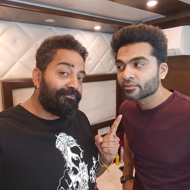 പ്രണയം തലയ്ക്കു പിടിച്ച പ്രായമായിരുന്നു അത്. കേവലം 18 വയസുള്ളപ്പോൾ തന്നെ റോബർട്ട് മാസ്റ്റർ ഒപ്പമുണ്ടായിരുന്ന ഒരു നർത്തകിയുമായി പ്രണയത്തിലായി. ഒരുവേള അവർ ഒന്നിച്ച് താമസിക്കുകയും ചെയ്തിരുന്നു. എന്നാൽ, അഭിപ്രായ ഭിന്നതയെ തുടർന്ന്‌ വെറും രണ്ടു വർഷങ്ങൾ മാത്രമേ ആ ബന്ധം നീണ്ടു പോയുള്ളൂ. ഇവർക്ക് ഒരു മകളും പിറന്നു. പിരിയുമ്പോൾ കുഞ്ഞിന്റെ പ്രായം വെറും രണ്ടു വയസ് മാത്രം. വേർപിരിഞ്ഞതില്പിന്നെ ഭാര്യയെയും കുഞ്ഞിനേയും റോബർട്ട് മാസ്റ്റർ കണ്ടിരുന്നില്ല. എന്നാൽ, ഒരു ദിവസം സ്വന്തം ചോരയിൽ പിറന്ന കുട്ടിയെ അദ്ദേഹം കാണാനിടയായി