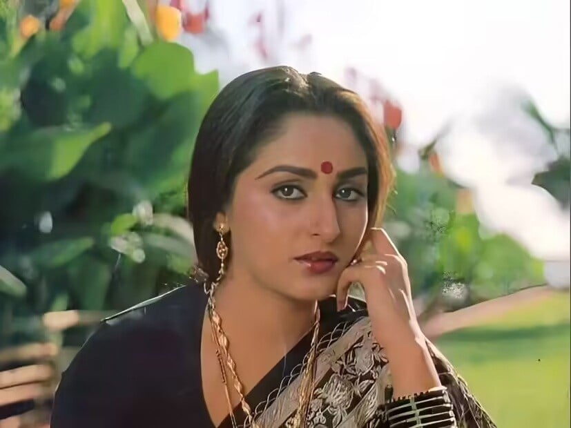  ആദ്യ ചിത്രത്തിന് വെറും പത്തു രൂപ പ്രതിഫലമായി കിട്ടിയ വ്യക്തി പിന്നീട് ഇന്ത്യൻ സിനിമയിലെ പ്രധാന നടന്മാരുടെ നായികയായി മാറി. ഹിന്ദി, തമിഴ്, തെലുങ്ക്, മലയാളം, കന്നഡ, മറാത്തി ഭാഷാ ചിത്രങ്ങളിൽ അഭിനയിച്ച് ആരാധകരുടെ ശ്രദ്ധ പിടിച്ചുപറ്റി. ഇന്ത്യൻ സിനിമയിൽ സ്വന്തം കഴിവുകൊണ്ട് തന്റെതായ ഇടം നേടിയെടുത്ത നടി ആരാണെന്ന് നോക്കാം.