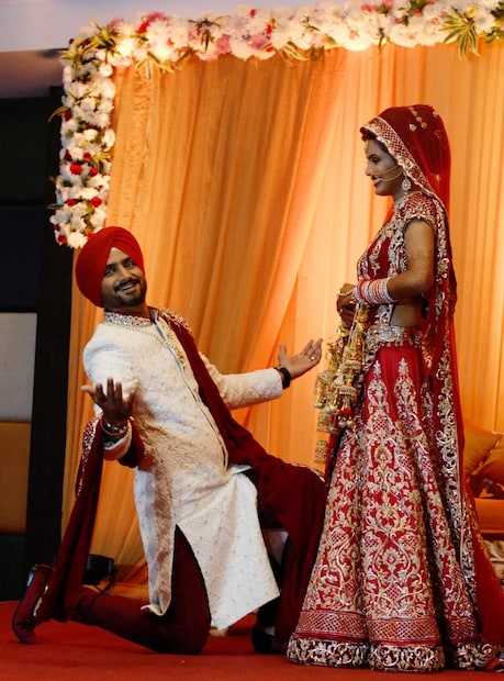 Cricket, Team India, Actress, Actress love, Actress Geeta Basra, Harbhajan Singh, Harbhajan Singh Love, Harbhajan Singh Geeta Basra Love Story, Indian cricketer love story, geeta basra, harbhajan singh, geeta basra harbhajan singh, geeta basra love story, harbhajan singh geeta basra, Harbhajan Singh latest , Harbhajan Singh viral, Harbhajan Singh lovestory , Harbhajan Singh photos, Harbhajan Singh family, Harbhajan Singh kids, harbhajan singh fall in love with actress geeta basra,viral story, ഹർഭജൻ സിങ് , ഹർഭജൻ സിങ് വൈറൽ , ഹർഭജൻ സിങ് കുടുംബം , ഹർഭജൻ സിങ് കുട്ടികൾ , ഹർഭജൻ സിങ് ലേറ്റസ്റ്റ് , ഹർഭജൻ സിങ് ഭാര്യ , ഹർഭജൻ സിങ് പ്രണയകഥ,ഗീത ബസ്ര, നടി ഗീത ബസ്ര, ഗീത ബസ്ര ഭർത്താവ് , പോസ്റ്റ് കണ്ട് പ്രണയം,10 മാസത്തിനുള്ളിൽ 300 വിക്കറ്റുകൾ,സ്വീകരിക്കാമെന്ന് നടി,മുൻ ഇന്ത്യൻ ക്രിക്കറ്റ് താരത്തിന്റെ പ്രണയകഥ