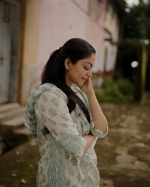  അച്ഛന് കൃഷ്ണ കുമാറിന്റെ രാഷ്ട്രീയ നിലപാടുകൾ സംബന്ധിച്ച് തനിക്കും കുടുംബത്തിനും നേരെ വരുന്ന ട്രോളുകൾ തുടങ്ങി സഹോദരി ദിയ കൃഷ്ണയുടെ സ്ഥാപനത്തിലെ പണത്തട്ടിപ്പുമായി ബന്ധപ്പെട്ട വിഷയങ്ങളിലെ താരത്തിന്റെ ഇടപെടലുകൾ വരെ കയ്യടി നേടിയിരുന്നു.