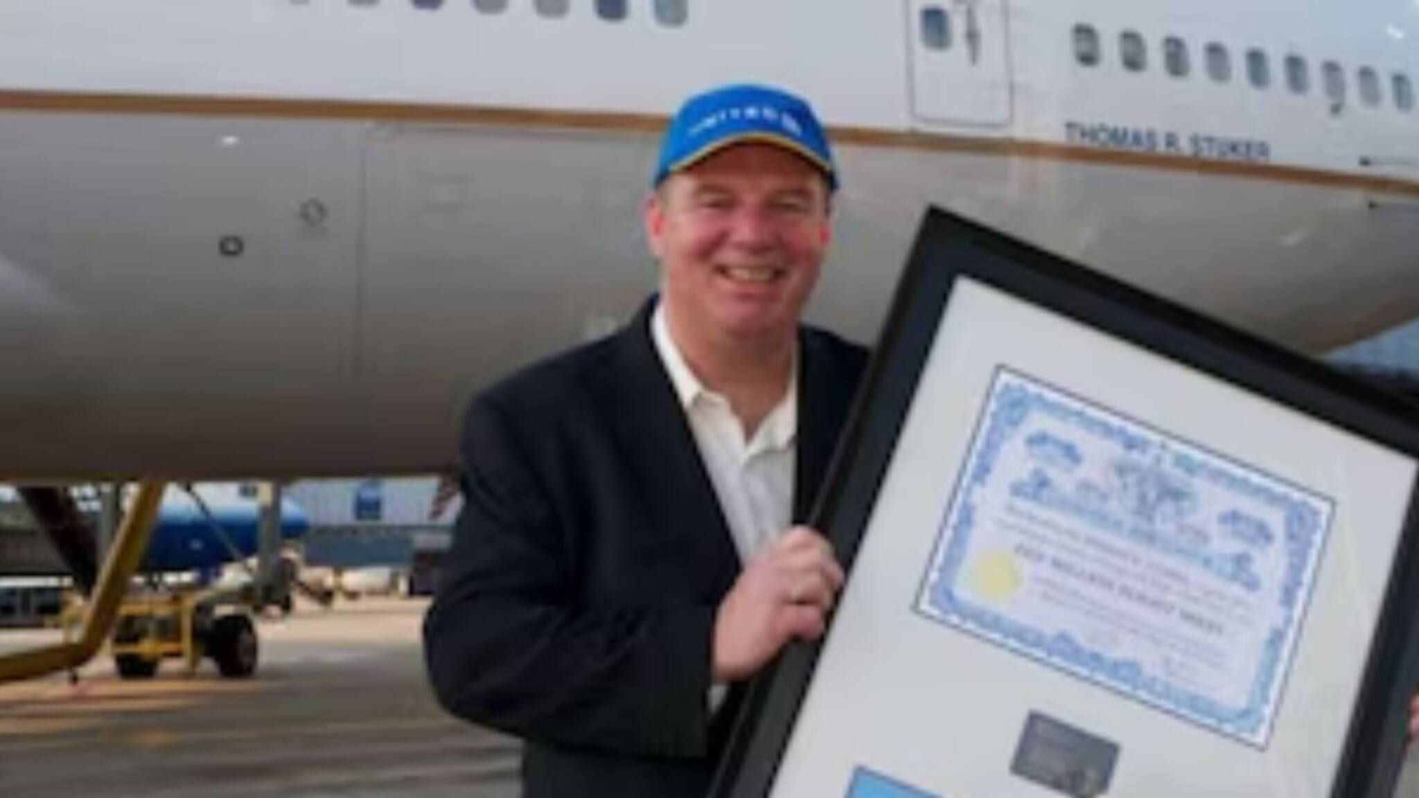 വിമാനക്കമ്പനിയുടെ ആജീവനാന്ത ഓഫർ എടുത്തു; കാശ് അടക്കാതെ 33 വർഷത്തിനിടെ പറന്നത് 12000 തവണ