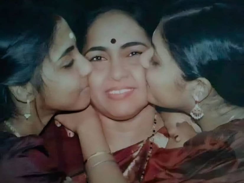 'സമയം' എന്ന ടി.വി. പരമ്പരയിലൂടെയാണ് അമ്പിളി ദേവി അറിയപ്പെടാൻ ആരംഭിച്ചത്. 2001ൽ 'കലാതിലക' പട്ടം അമ്പിളി ദേവിക്ക് സ്വന്തമായി. 'മീരയുടെ ദുഃഖവും മുത്തുവിന്റെ സ്വപ്നവും' എന്ന സിനിമയിൽ പൃഥ്വിരാജ് സുകുമാരന്റെ അനുജത്തിയുടെ വേഷം ശ്രദ്ധിക്കപ്പെട്ടു. അതിൽ കാലുകൾ തളർന്ന പെൺകുട്ടിയുടെ വേഷം സ്വാഭാവികതയോടെ അവതരിപ്പിച്ചതിന് പേരിൽ അമ്പിളിദേവി ശ്രദ്ധിക്കപ്പെട്ടിരുന്നു. 2005ൽ മികച്ച നടിക്കുള്ള സംസ്ഥാന ടെലിവിഷൻ പുരസ്കാരം അമ്പിളി ദേവിയെ തേടിയെത്തിയിരുന്നു. ഭരതനാട്യം, കുച്ചിപ്പുടി, മോഹിനിയാട്ടം, നാടോടി നൃത്തം എന്നിവയിൽ പ്രഗത്ഭയാണ് അമ്പിളി ദേവി
