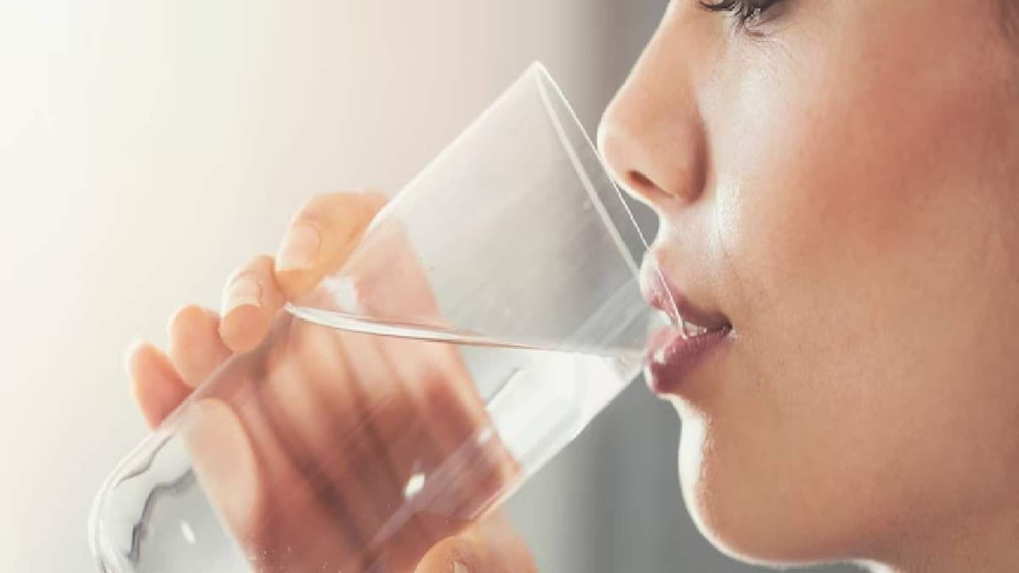 വെള്ളം കുടിക്കുന്നത് കുറവാണോ ? ദൈനംദിന ജീവിതം സമ്മര്‍ദ്ദത്തിലാകുമെന്ന് പഠനം