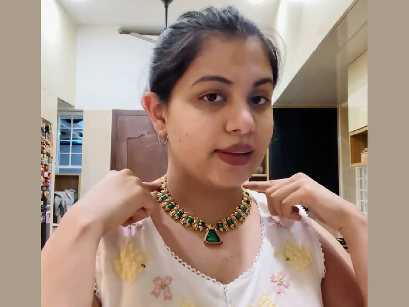 വീട്ടിൽ നിന്നും സഹായമേതും സ്വീകരിക്കാതെ ലോൺ എടുത്ത് ദിയ കൃഷ്ണ ആരംഭിച്ച സ്ഥാപനമാണ് ഒ ബൈ ഓസി. പ്രീമിയം ഫാൻസി ആഭരണങ്ങൾ വിൽക്കുന്ന സ്ഥാപനം എന്ന നിലയിലാണ് ഇവിടെ കച്ചവടം നടന്നു വരുന്നത്. തുടക്കത്തിൽ, ഡിജിറ്റൽ പ്ലാറ്റ്‌ഫോമുകളിലൂടെയും, പിന്നീട് തിരുവനന്തപുരം നഗരത്തിൽ ആരംഭിച്ച ഷോപ്പിലുമാണ് വിൽപ്പന. ഓൺലൈൻ ബിസിനസ് ഇപ്പോഴും പുരോഗമിക്കുന്നുണ്ട്. ഒരുപക്ഷേ, ദിയ കൃഷ്ണ ലക്ഷങ്ങളുടെ തട്ടിപ്പ് അറിയാതെ പോയതും, മറ്റു വരുമാനങ്ങൾ ഉണ്ടായത് കൊണ്ടുകൂടിയാവാം