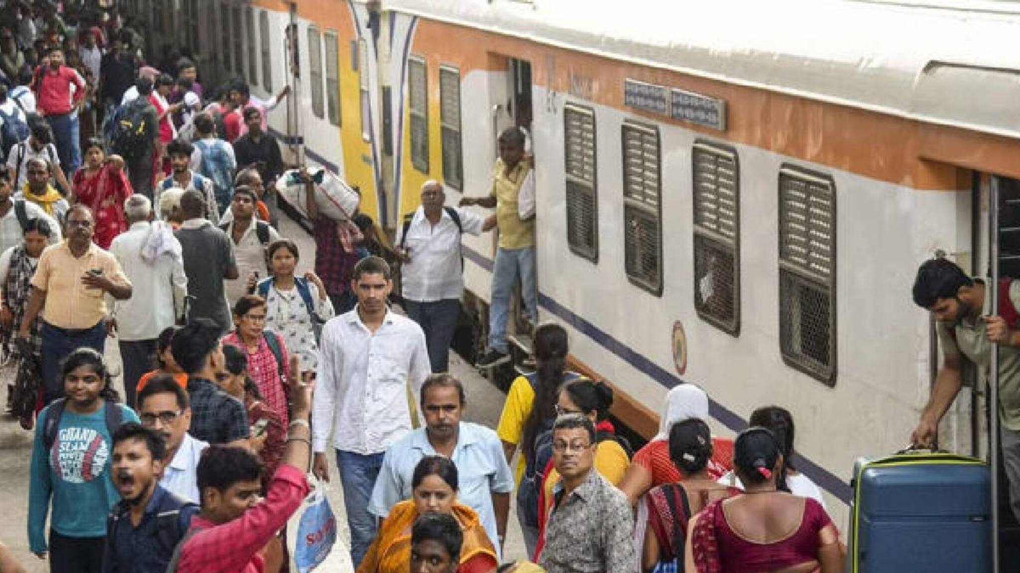 ഉത്സവകാലത്ത് ട്രെയിന്‍ മടക്കടിക്കറ്റിന് 20% നിരക്കിളവ് പ്രഖ്യാപിച്ച് റെയില്‍വേ