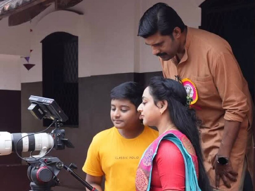 വിവാഹം കഴിഞ്ഞ ശേഷം രഹ്ന വീട്ടമ്മയായും, നവാസ് നടനായും അവരുടെ ജീവിതം തുടർന്ന് വരികയായിരുന്നു. അറിയപ്പെടുന്ന നടിയായിരുന്ന രഹ്നയെ വിവാഹം കഴിഞ്ഞതും നവാസ് വീട്ടിലിരുത്തി എന്ന് ആക്ഷേപിച്ചവർക്ക് ഒടുവിൽ രഹ്നയാണ് മറുപടി നൽകിയത്. കുഞ്ഞുങ്ങൾ എന്നും തന്റെ ദൗർബല്യമാണ്. അവരെ കൂടെ നടന്നു വളർത്തി വലുതാക്കാനും, തന്റെ ശ്രദ്ധ മുഴുവനും നൽകാനും ആഗ്രഹിച്ച അമ്മയായതു കൊണ്ട് നവാസിനോട് ഇനി അഭിനയിക്കുന്നില്ല എന്ന കാര്യം പറഞ്ഞത് രഹ്നയാണ്. ആ ആഗ്രഹത്തിന് നവാസും എതിർപ്പ് പ്രകടിപ്പിച്ചില്ല. രണ്ട് പതിറ്റാണ്ടുകളുടെ ആ പതിവിന് പക്ഷേ ഈ വർഷം തിരശീല വീണിരുന്നു (തുടർന്ന് വായിക്കുക)
