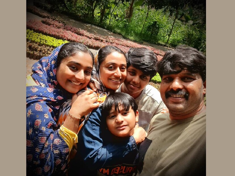 2002ൽ വിവാഹം കഴിഞ്ഞ ശേഷം രഹ്ന അഭിനയിച്ചിരുന്നില്ല. സിനിമയും സീരിയലും കയ്യിലുണ്ടായിരുന്ന വേളയിലാണ് രഹ്നയുടെ പിൻവാങ്ങൽ. ഒരു മകളുടെയും രണ്ടാണ്മക്കളുടെയും അമ്മയായും, നവാസിന്റെ ഭാര്യയായും രഹ്ന എന്ന കുടുംബിനി തിരക്കിലായി. വീട്ടിലെ നവാസ് എങ്ങനെയെന്ന് ഒരിക്കൽ 'ദി ന്യൂ ഇന്ത്യൻ എക്സ്പ്രസിന്' നൽകിയ അഭിമുഖത്തിൽ രഹ്ന പറഞ്ഞിരുന്നു. വെറുതെ ഇരുന്നാൽ പോലും മനസ് കൊണ്ട് പണിയെടുക്കുന്ന കൂട്ടത്തിലായിരുന്നു നവാസ് (തുടർന്നു വായിക്കുക)