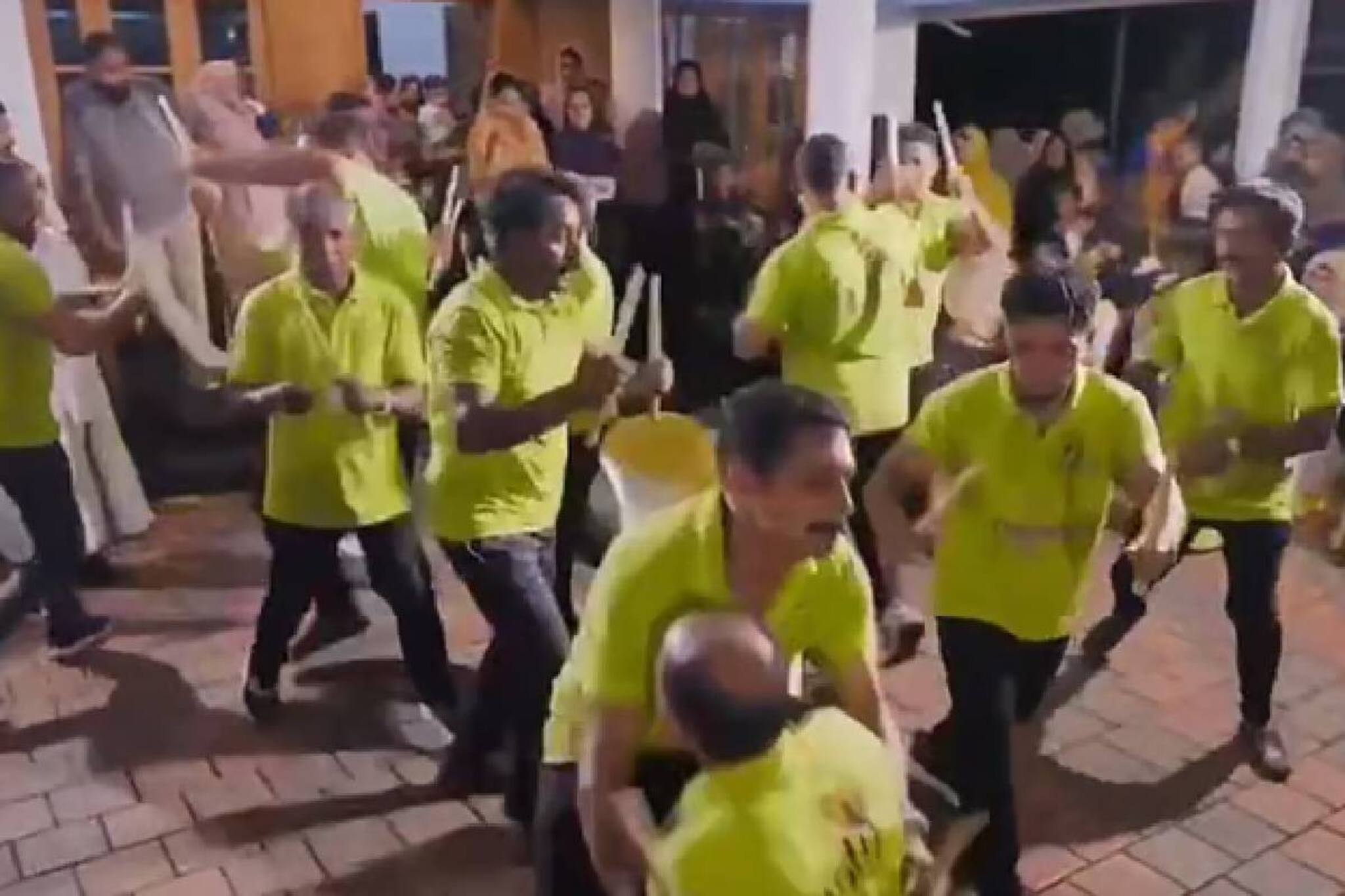 ആലുവയിൽ വിവാഹത്തലേന്ന് കോൽക്കളി പരിപാടിക്കിടെ കുഴഞ്ഞുവീണ് മുസ്ലീം ലീഗ് നേതാവ് മരിച്ചു