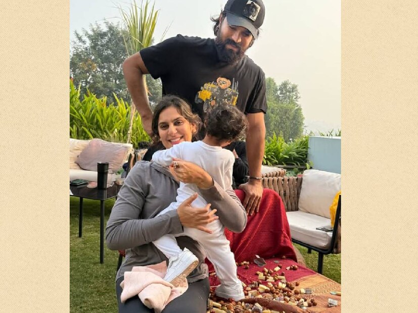 Ram Charan, Upasana Konidela, Ram Charan 200, Peddi movie, Buchi Babu Sana, Rathnavelu cinematographer, Janhvi Kapoor, Chiranjeevi,ram charan, upasana kamineni konidela, hubby number as ram charan 200, രാം ചരൺ,ഉപാസന കൊനിഡേല,രാം ചരൺ 200 ,ഉപാസന തന്റെ ഫോണിൽ സേവ് , ചെയ്തിരിക്കുന്നത് ഇങ്ങനെയാണോ, ഉപാസന , രാം ചരൺ,വൈറൽ 