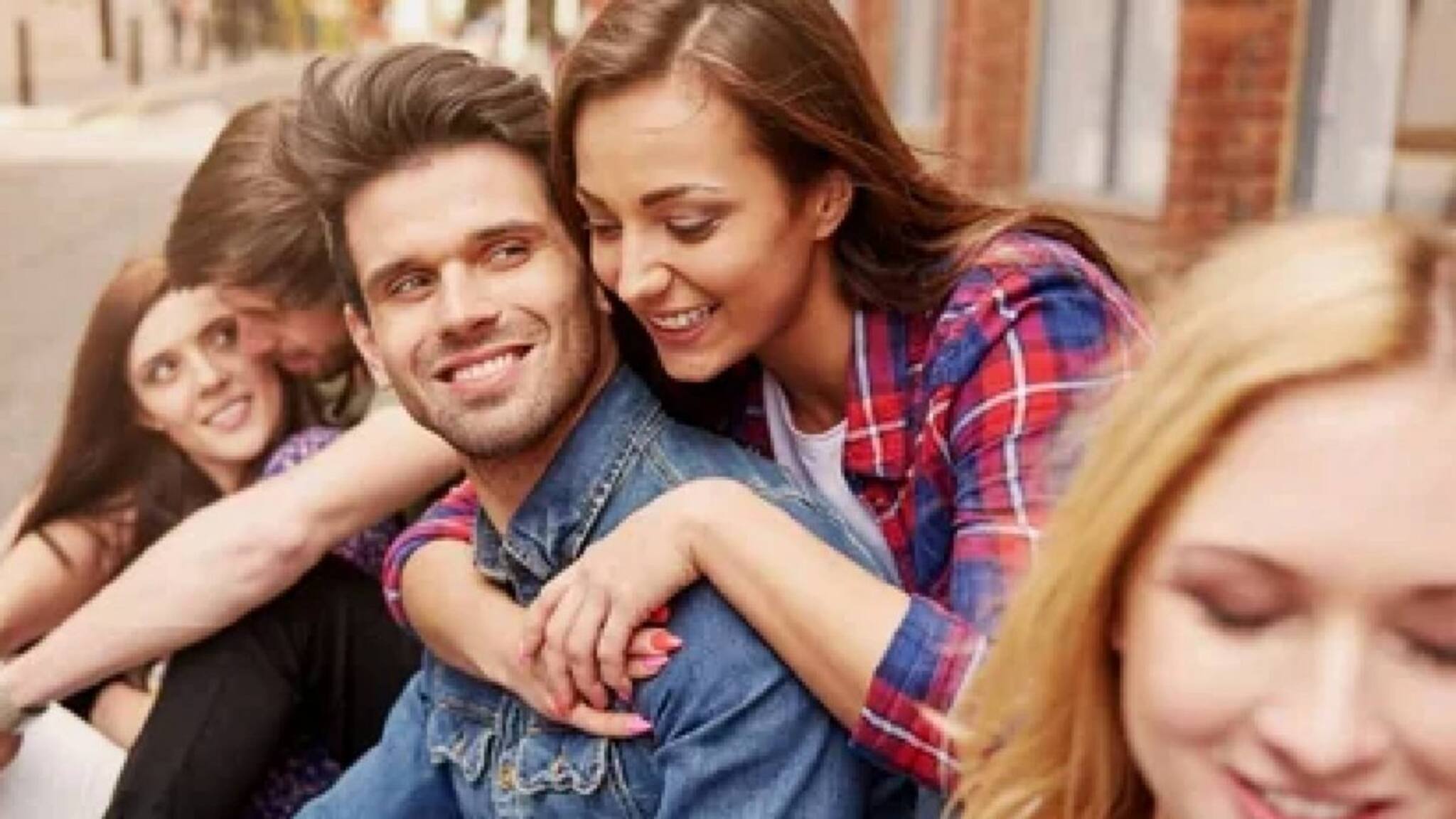 പരിചയമില്ലാത്തവരുമായി ലൈംഗികചാറ്റ് ഉണ്ടോ? സ്ത്രീകളും പുരുഷന്മാരും നിയന്ത്രിക്കാന്‍ പാടുപെടുന്ന പ്രവണതകള്‍