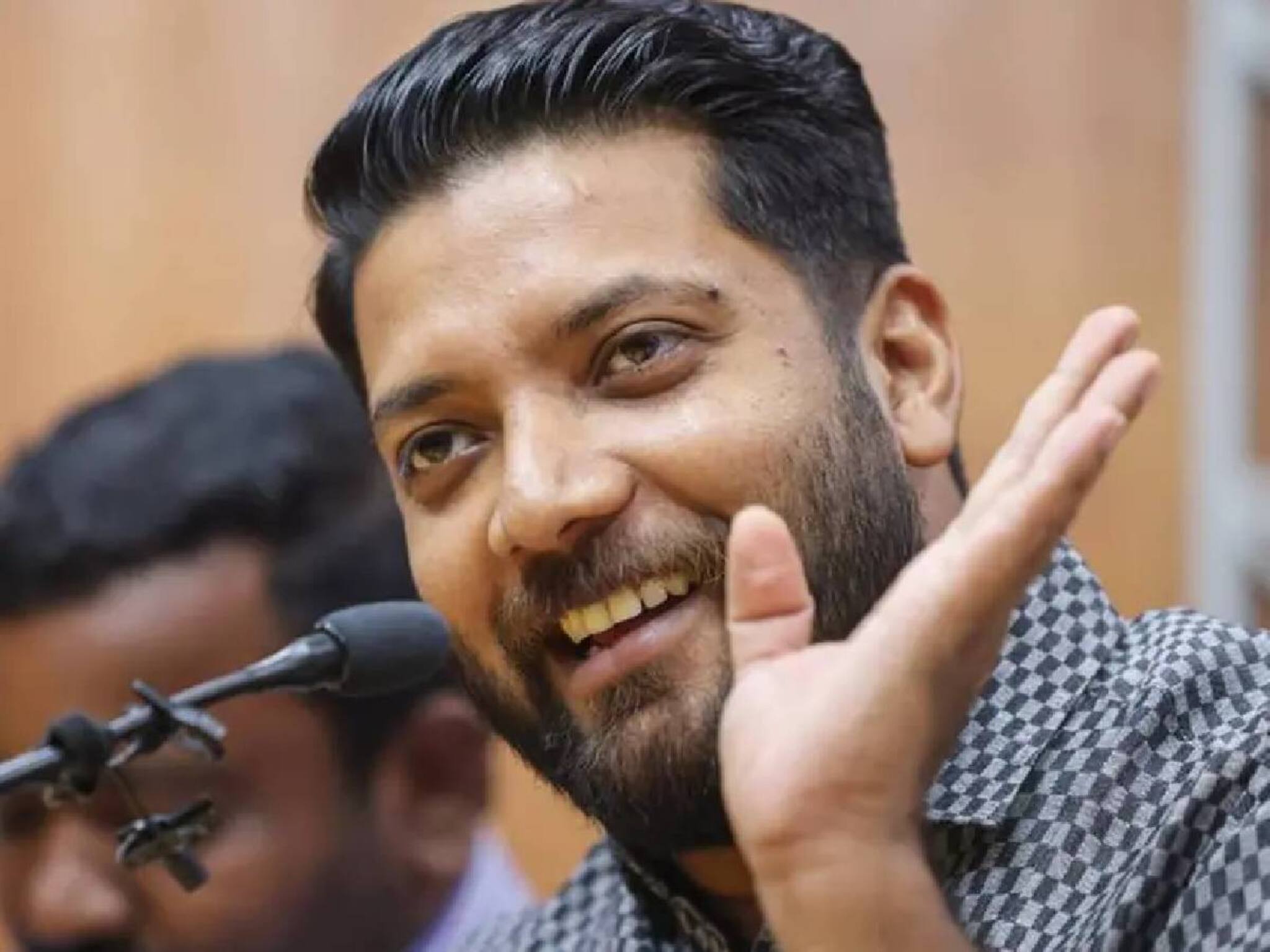 'രാഹുൽ മാങ്കൂട്ടത്തിൽ മണ്ഡലത്തിൽ വരണോ വേണ്ടയോ എന്ന് സ്വയം തീരുമാനിക്കട്ടെ'; ഗ്രൂപ്പ് യോഗം ചേർന്നെന്ന വാർത്ത നിഷേധിച്ച് ഷാഫി പറമ്പിൽ