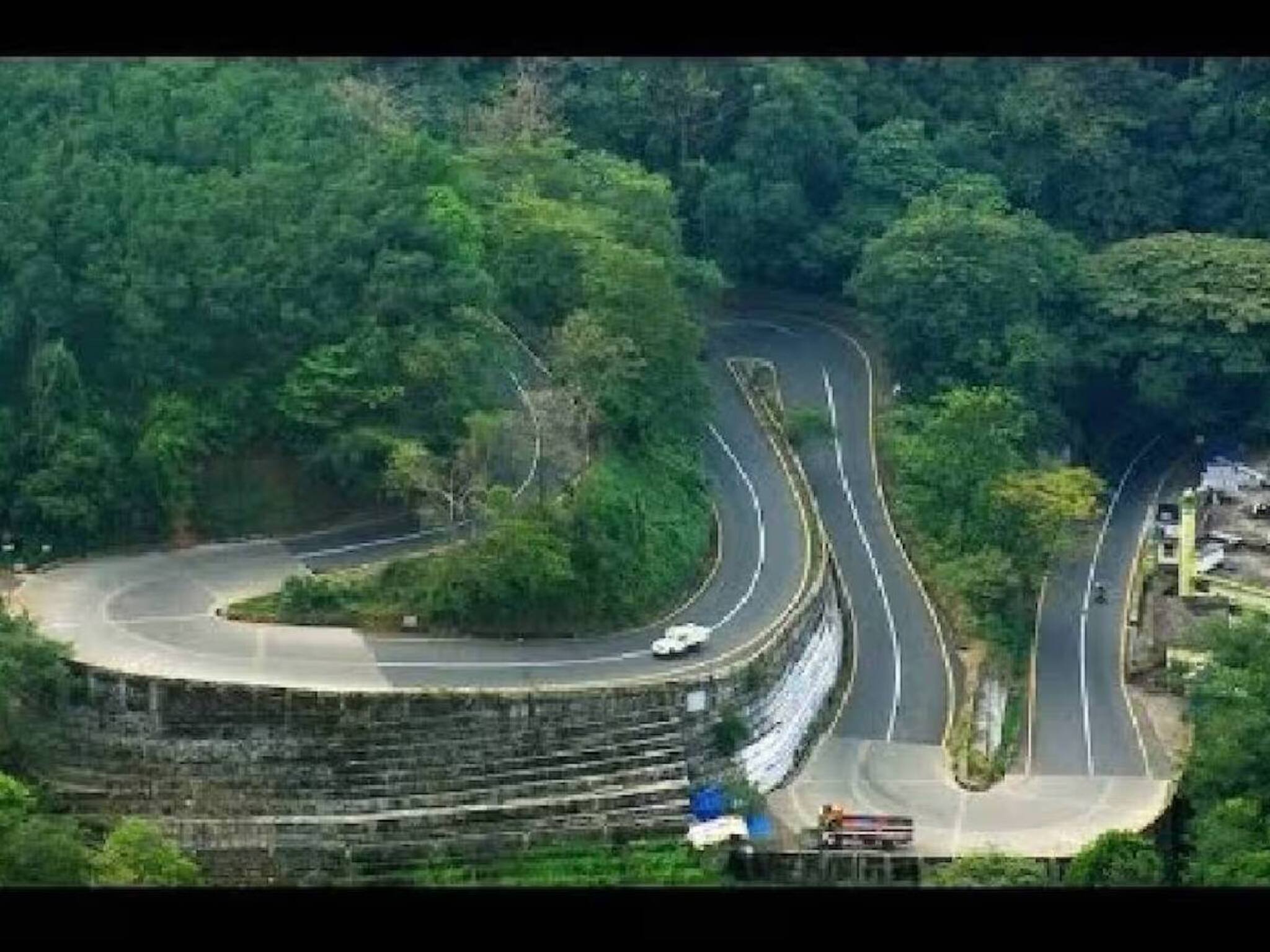 താമരശ്ശേരി ചുരം വ്യൂ പോയിന്റ് മണ്ണിടിച്ചിൽ: ഗതാഗത നിയന്ത്രണം ഏർപ്പെടുത്തി