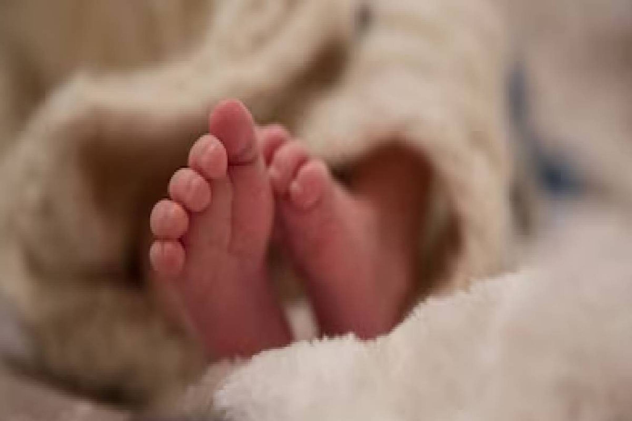 വീട്ടിൽ പ്രസവത്തിന് ഇന്‍സ്റ്റഗ്രാം ഇന്‍ഫ്‌ളൂവന്‍സറുടെ സഹായം തേടിയ യുവതിയുടെ കുഞ്ഞ് മരിച്ചു