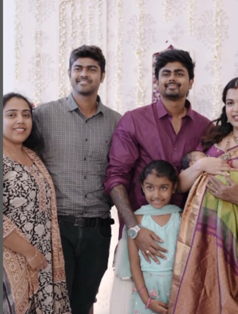  അടുത്ത ബന്ധുക്കളെയും സുഹൃത്തുക്കളെയും മാത്രമായിരുന്നു ചടങ്ങിൽ പങ്കെടുത്തത്. ഡെലിവറി വീഡിയോ പങ്കിട്ടപ്പോൾ തന്നെ കുഞ്ഞിന്റെ പേര് ദിയയും അശ്വിനും വെളിപ്പെടുത്തിയിരുന്നു. നിയോം അശ്വിൻ കൃഷ്ണയെന്നാണ് പേര്. ഓമി എന്ന പേരിട്ടാണ് കുഞ്ഞിനെ ദിയ വിളിക്കുന്നത്. നിയോമെന്ന് പേര് ദിയയാണ് കണ്ടെത്തിയത്.